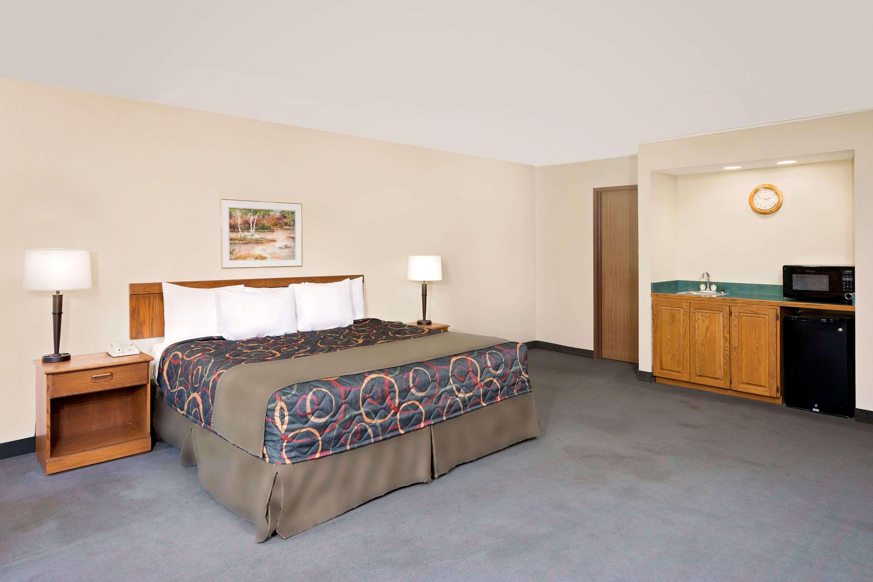 Days Inn By Wyndham Boonville Exterior foto